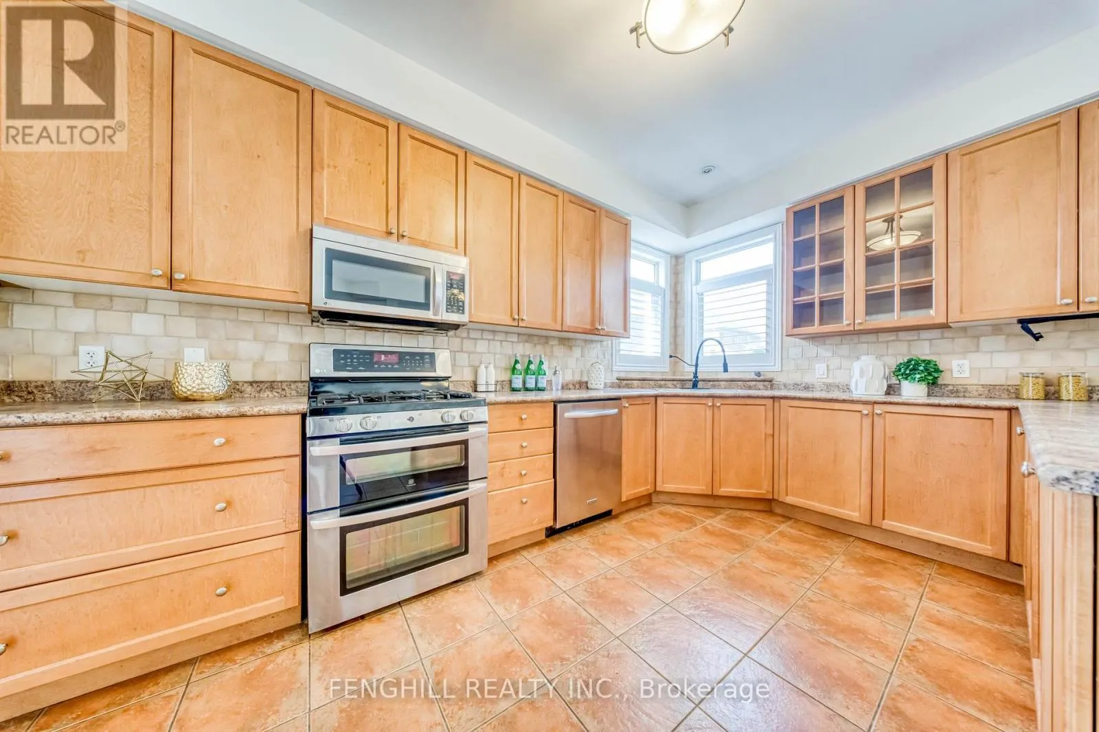 842 GREENLEAF CIRCLE