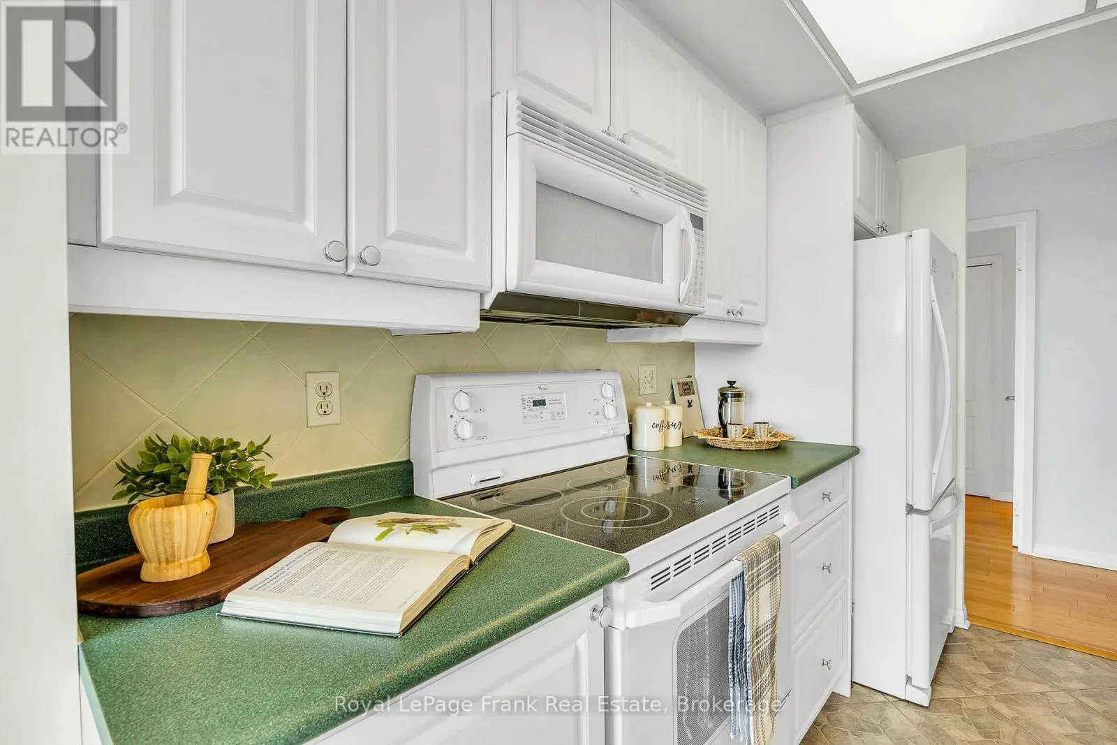 602 - 712 ROSSLAND ROAD E #602