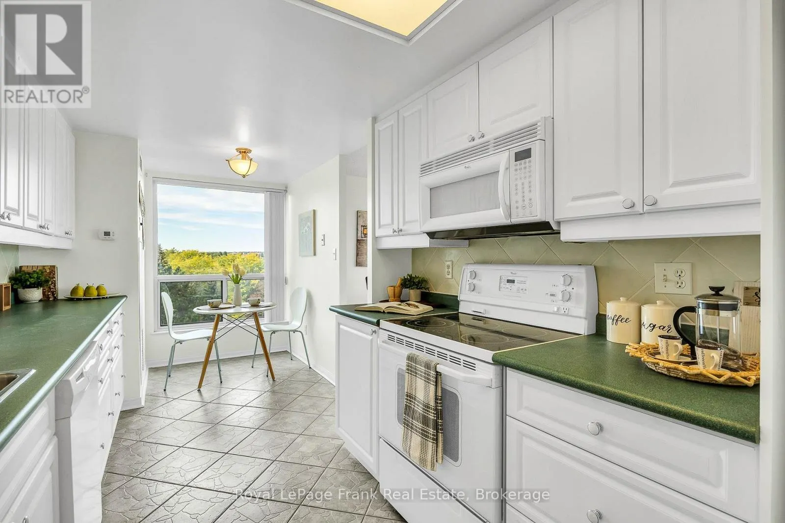 602 - 712 ROSSLAND ROAD E #602