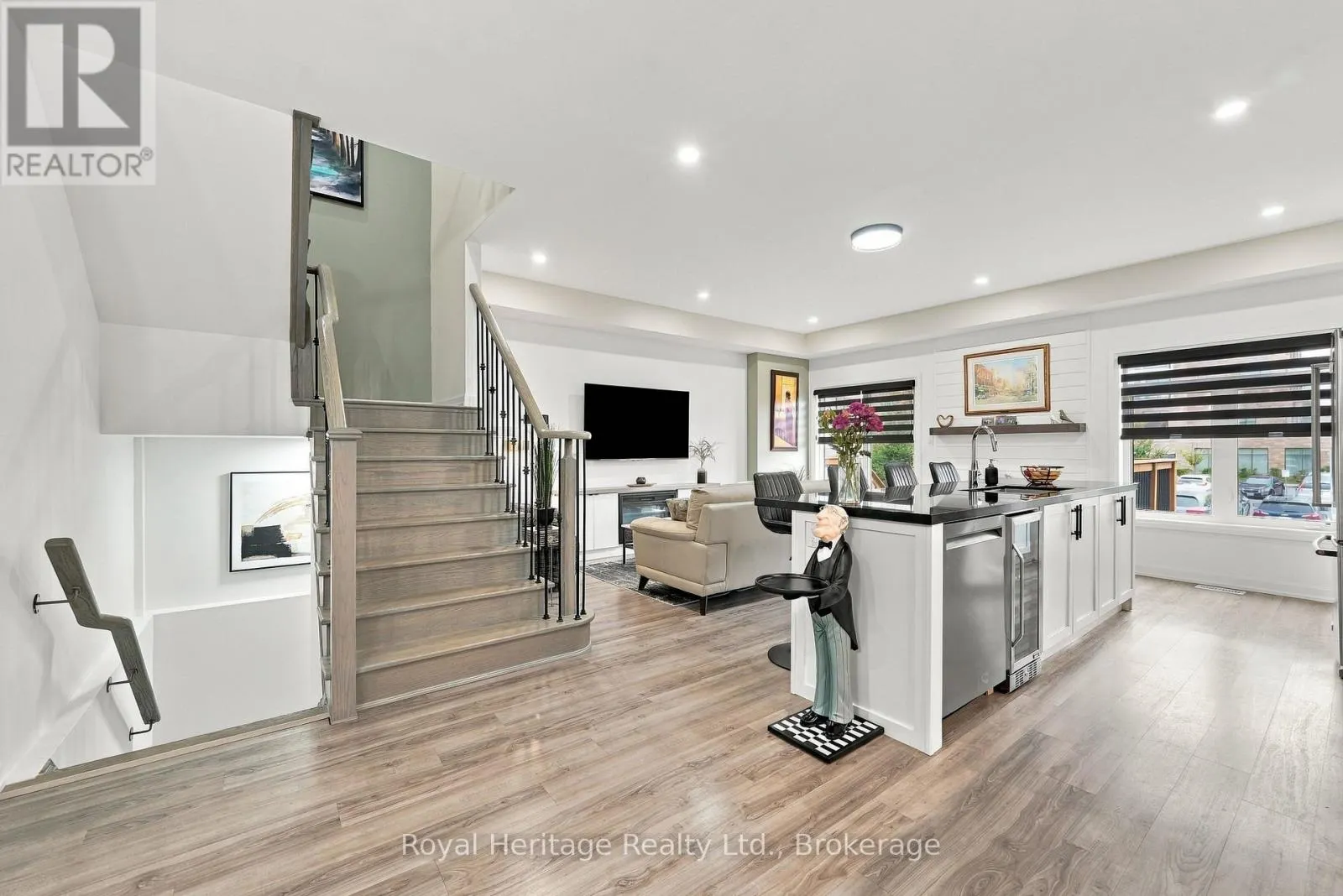 66 LONGSHORE WAY