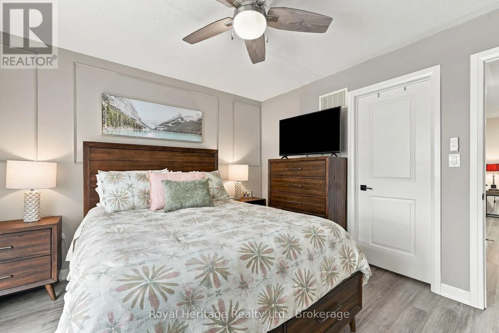 66 LONGSHORE WAY