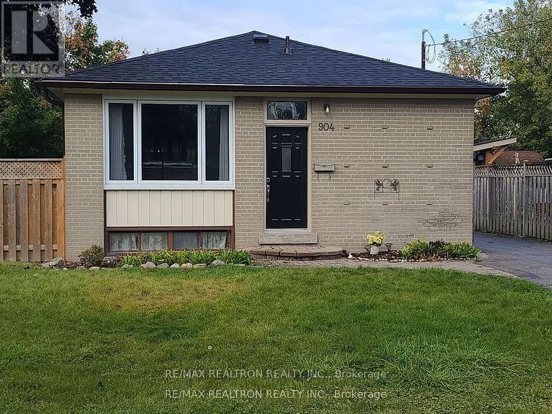 904 DONOVAN CRESCENT