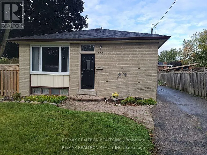 904 DONOVAN CRESCENT