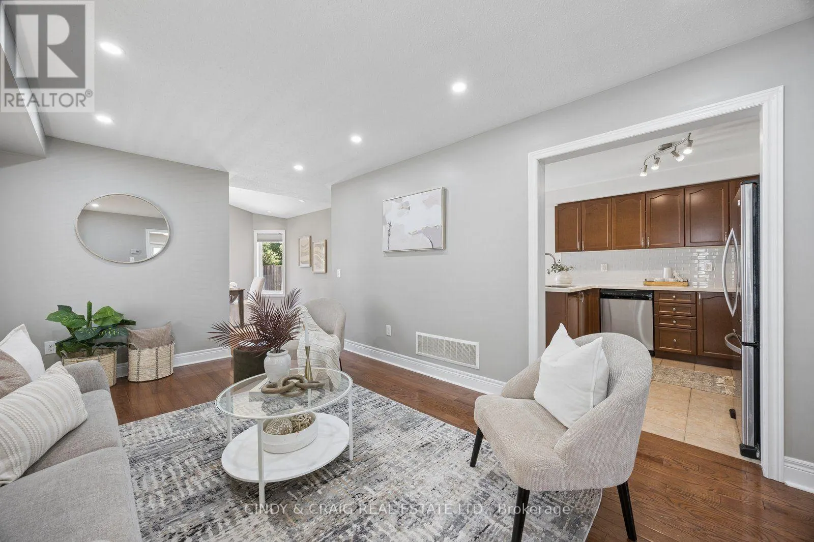 82 DEWELL CRESCENT