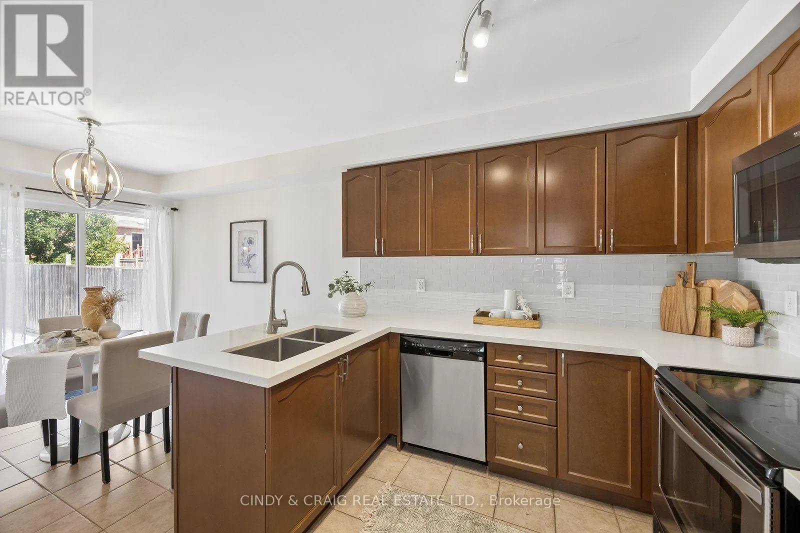82 DEWELL CRESCENT