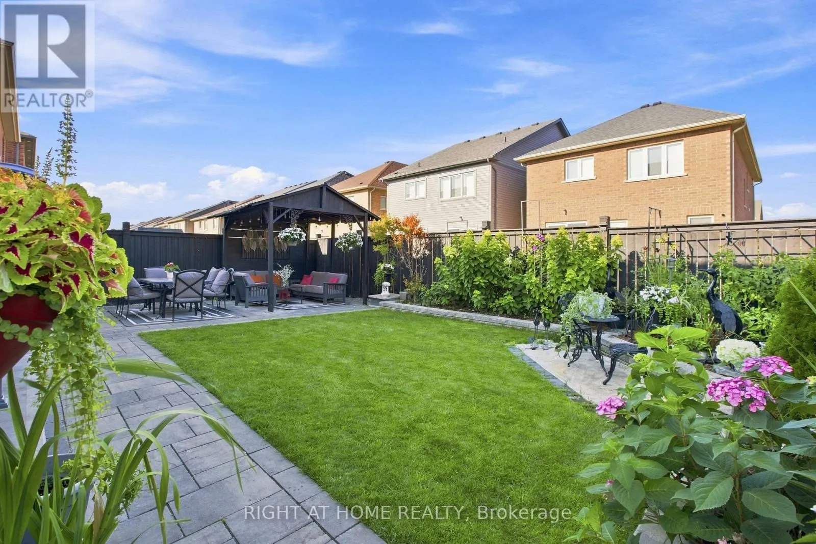 2349 DRESS CIRCLE CRESCENT
