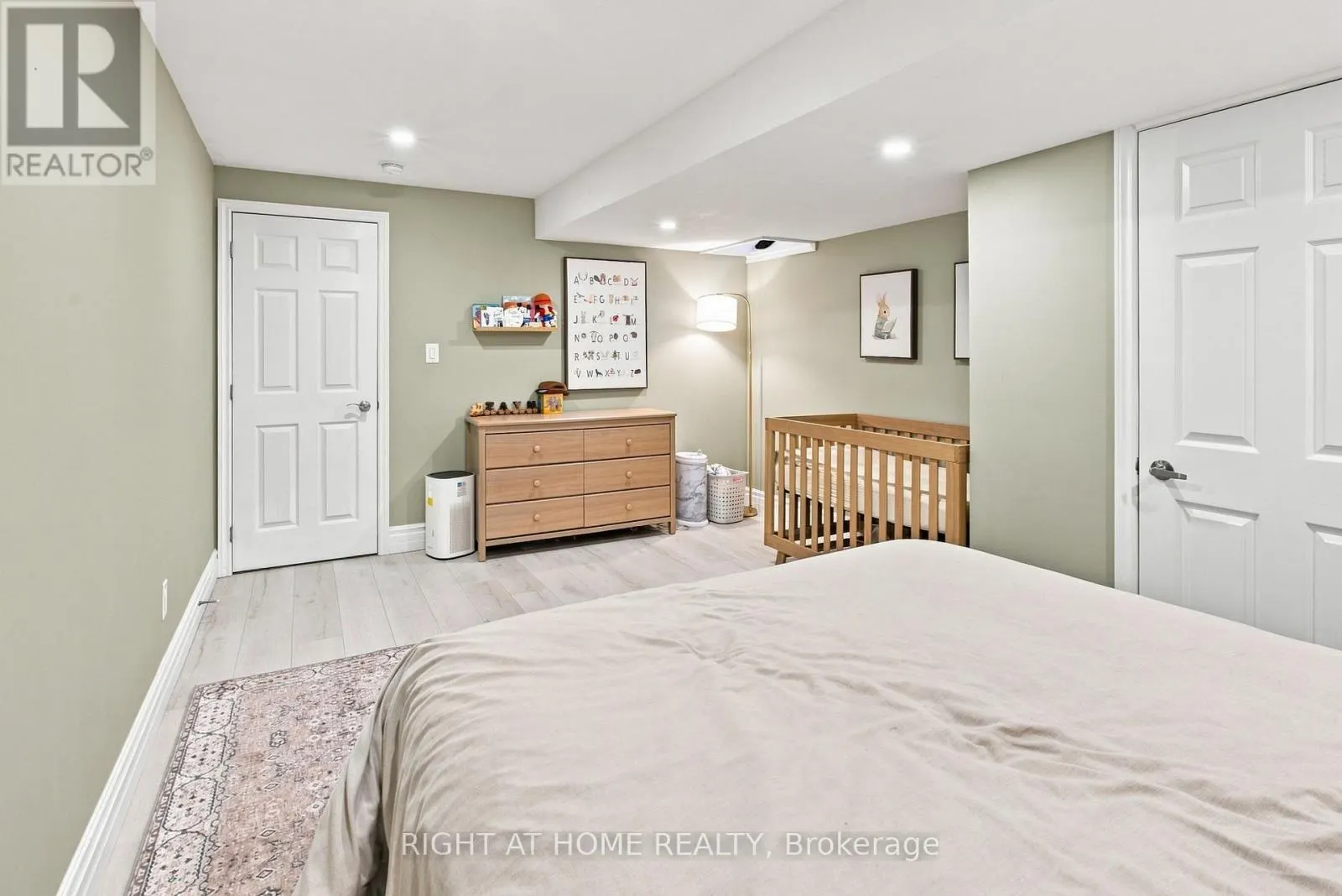 2349 DRESS CIRCLE CRESCENT