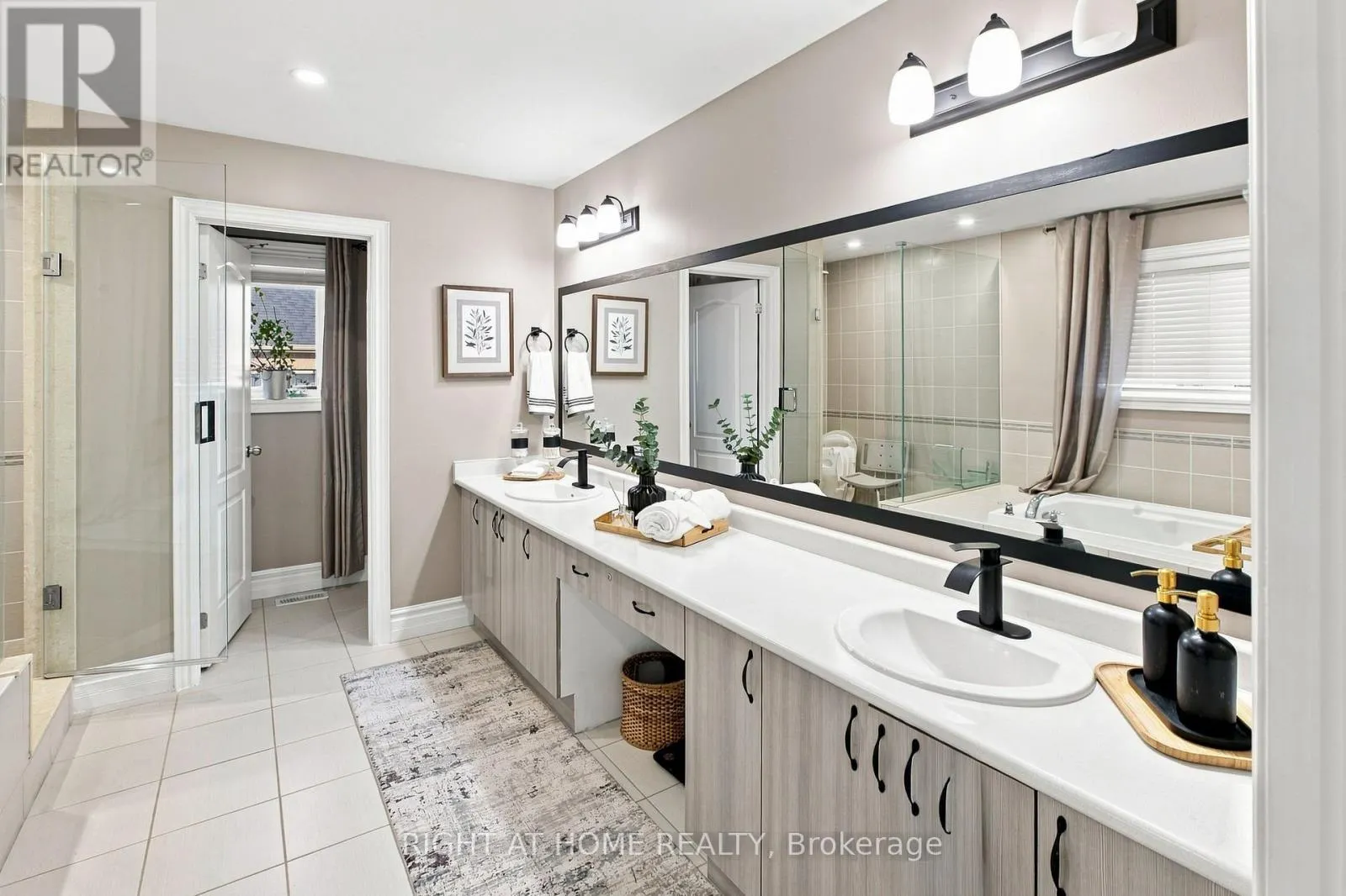 2349 DRESS CIRCLE CRESCENT