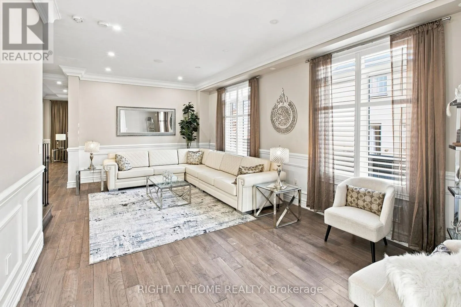 2349 DRESS CIRCLE CRESCENT