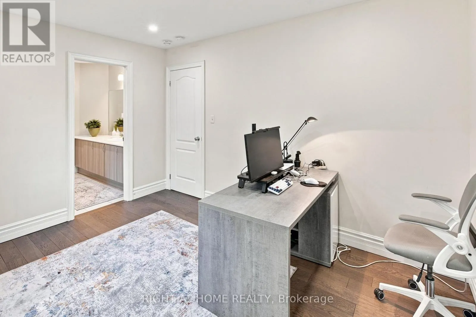 2349 DRESS CIRCLE CRESCENT