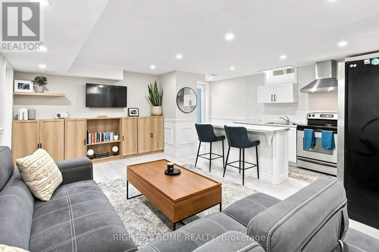 2349 DRESS CIRCLE CRESCENT