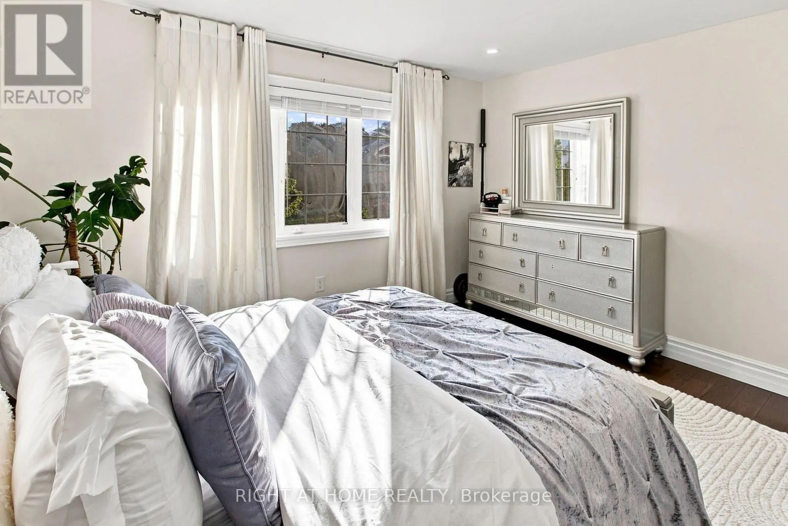 2349 DRESS CIRCLE CRESCENT