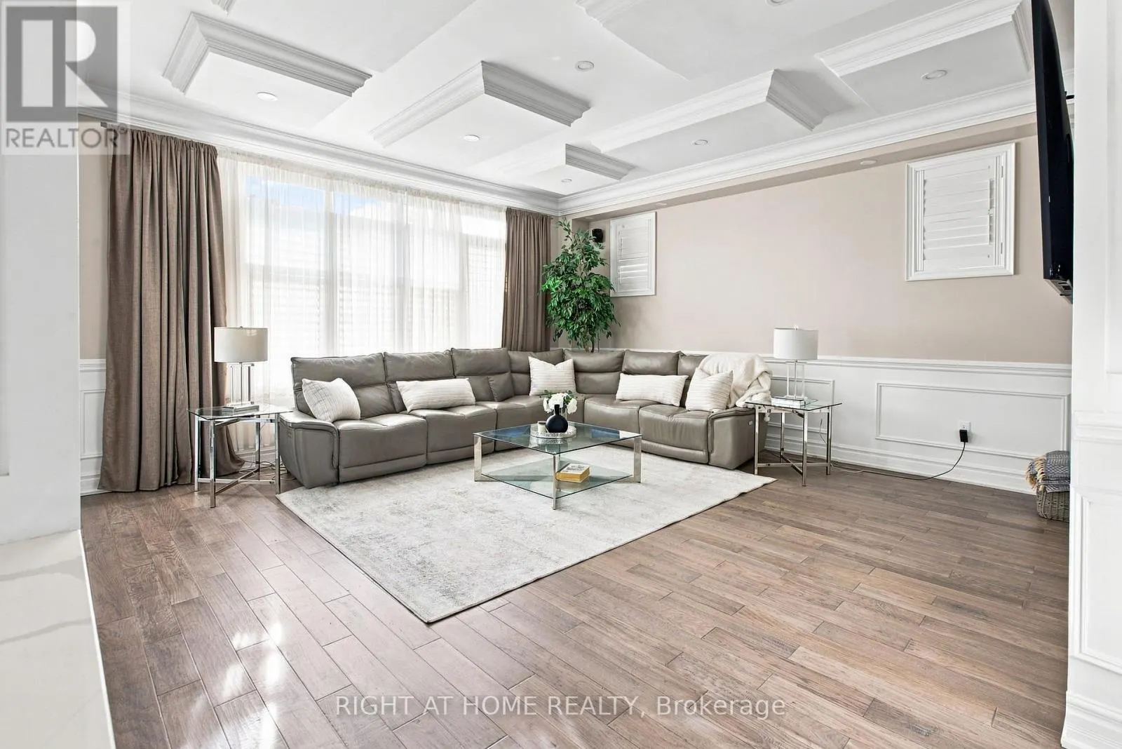 2349 DRESS CIRCLE CRESCENT