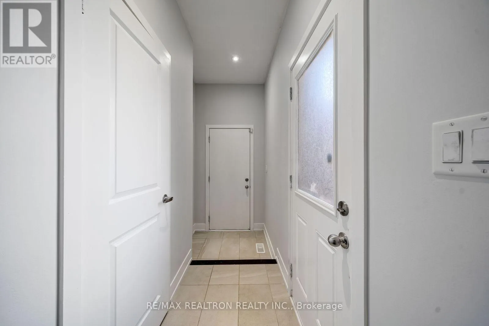 208 CORONATION ROAD