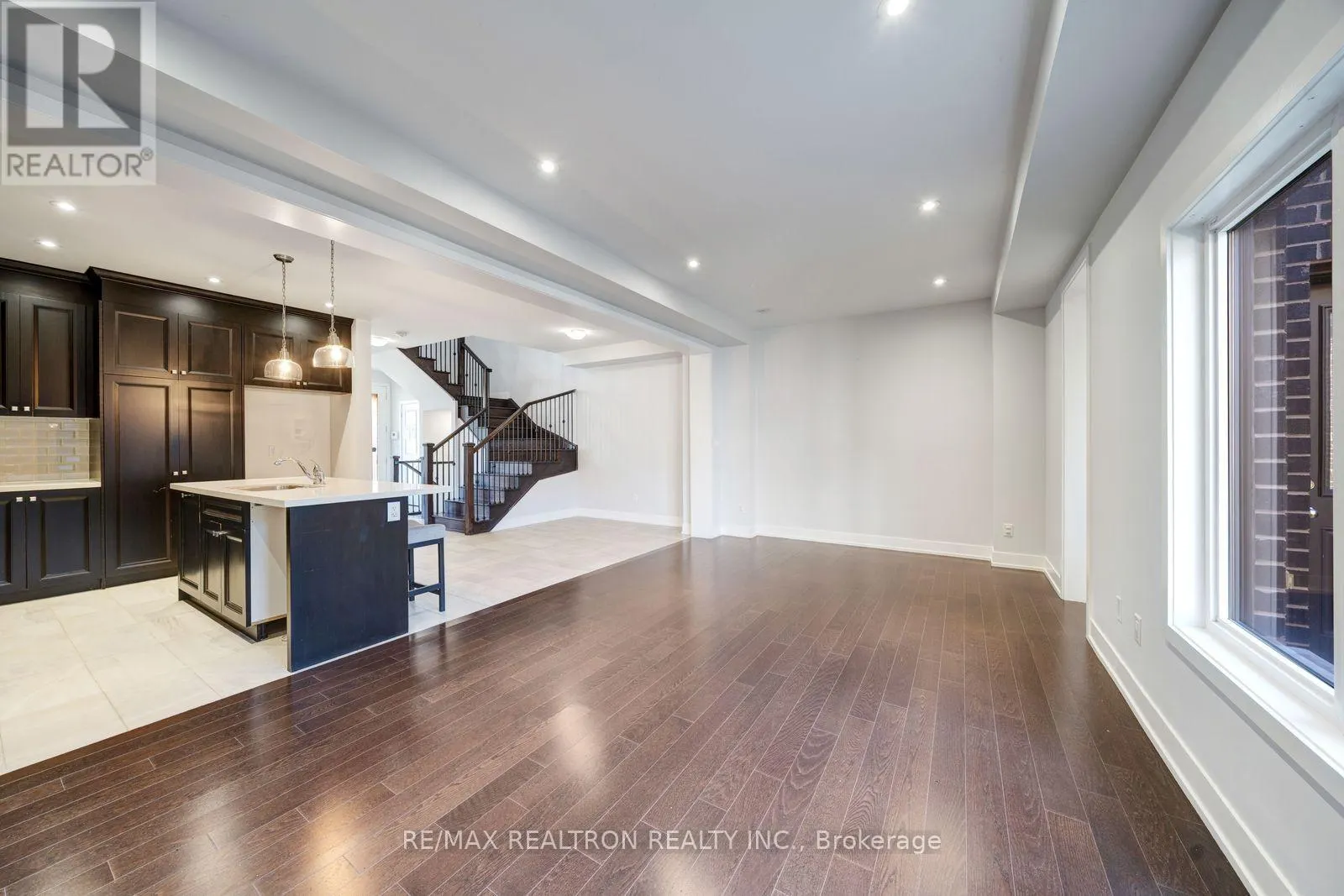 208 CORONATION ROAD