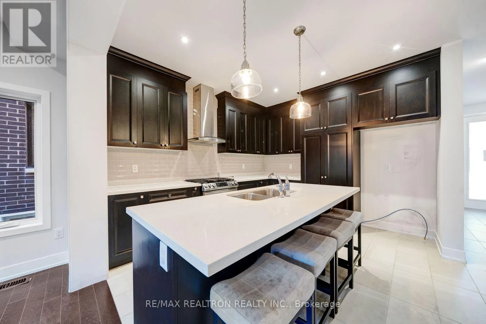 208 CORONATION ROAD