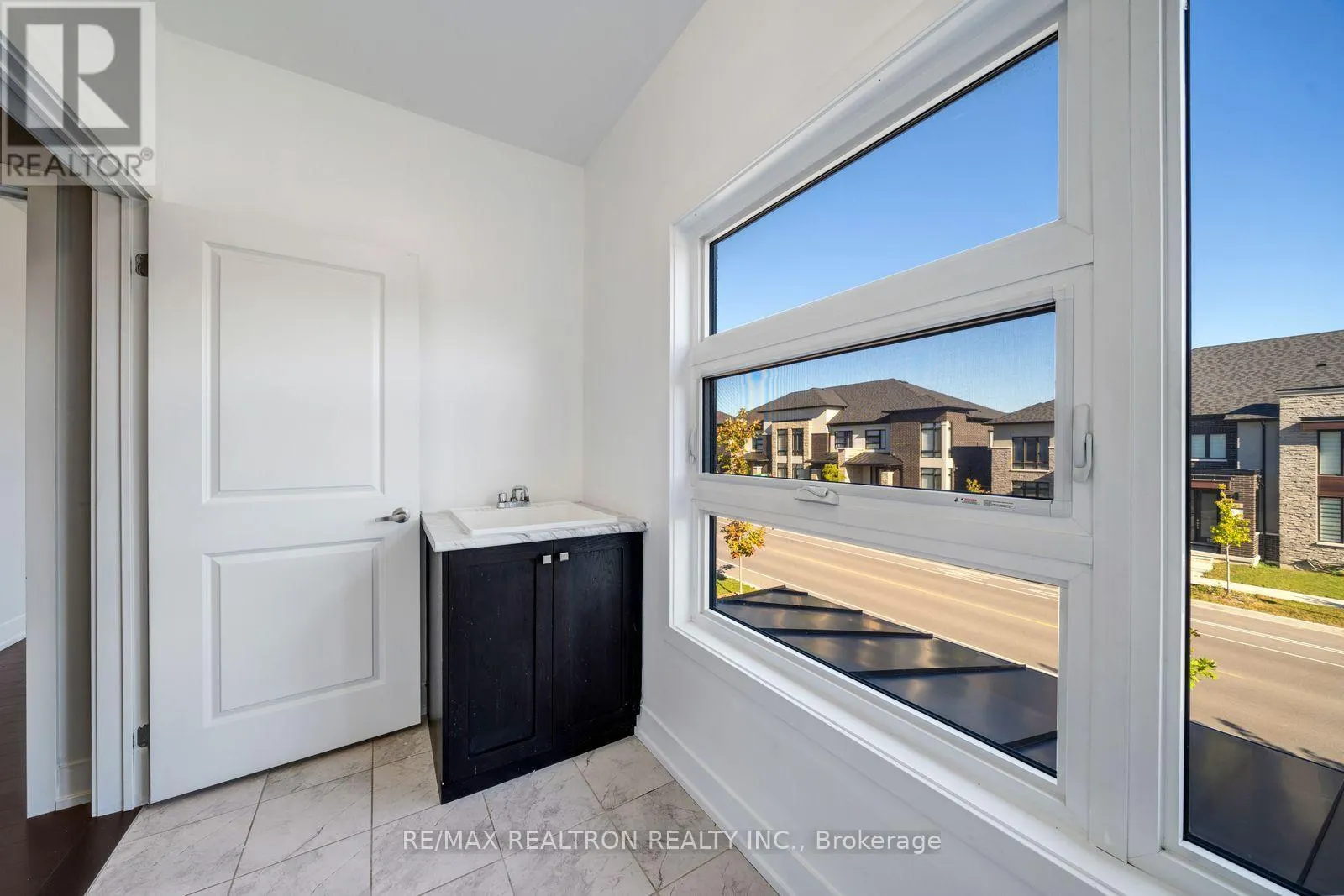 208 CORONATION ROAD