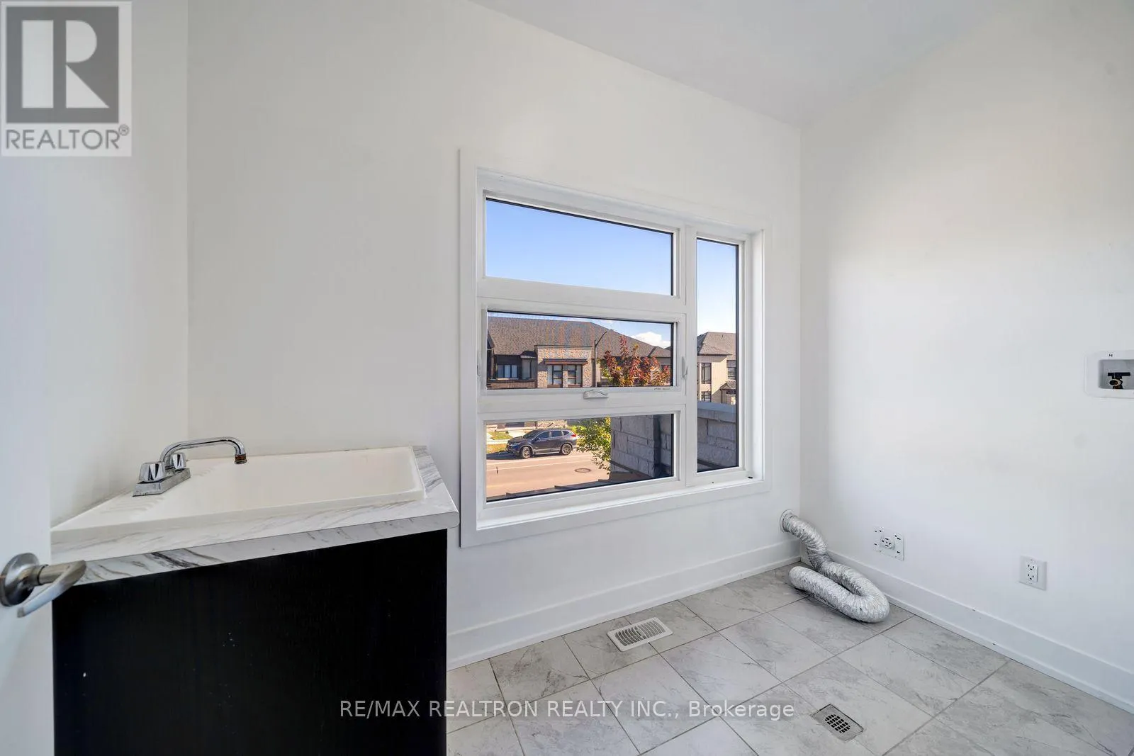 208 CORONATION ROAD