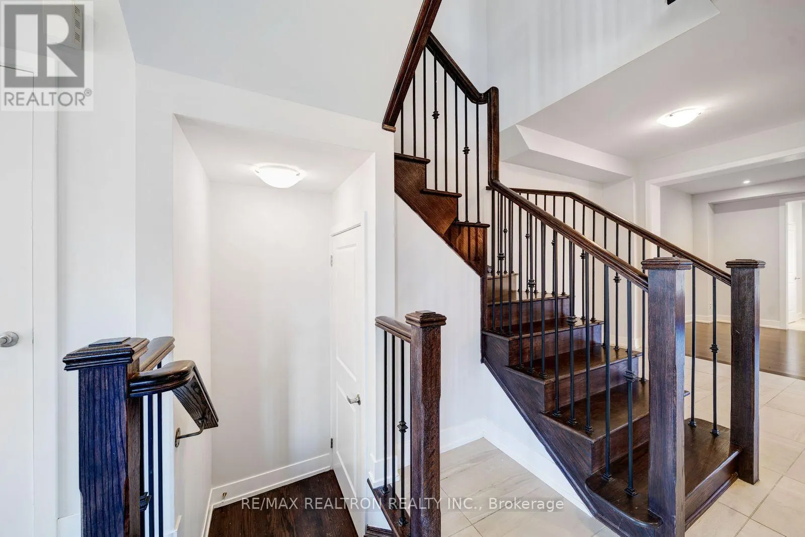 208 CORONATION ROAD