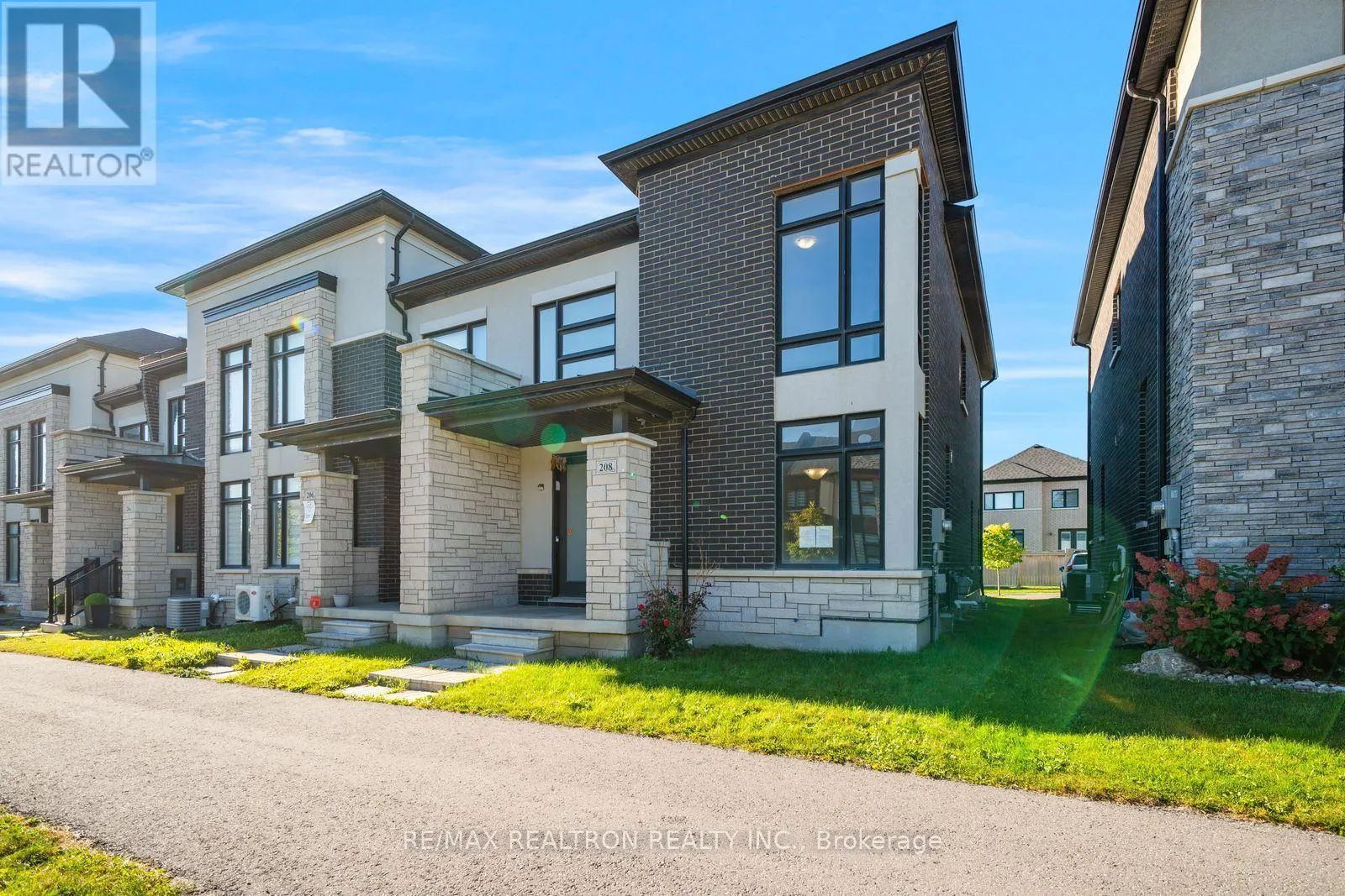 208 CORONATION ROAD