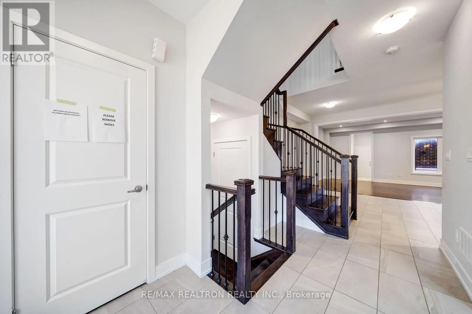 208 CORONATION ROAD