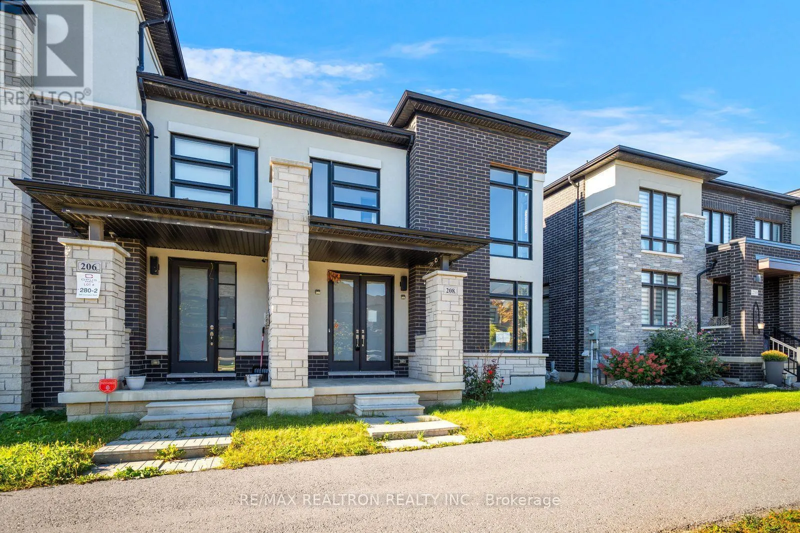 208 CORONATION ROAD