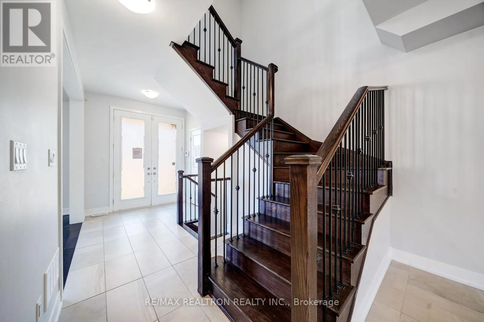 208 CORONATION ROAD