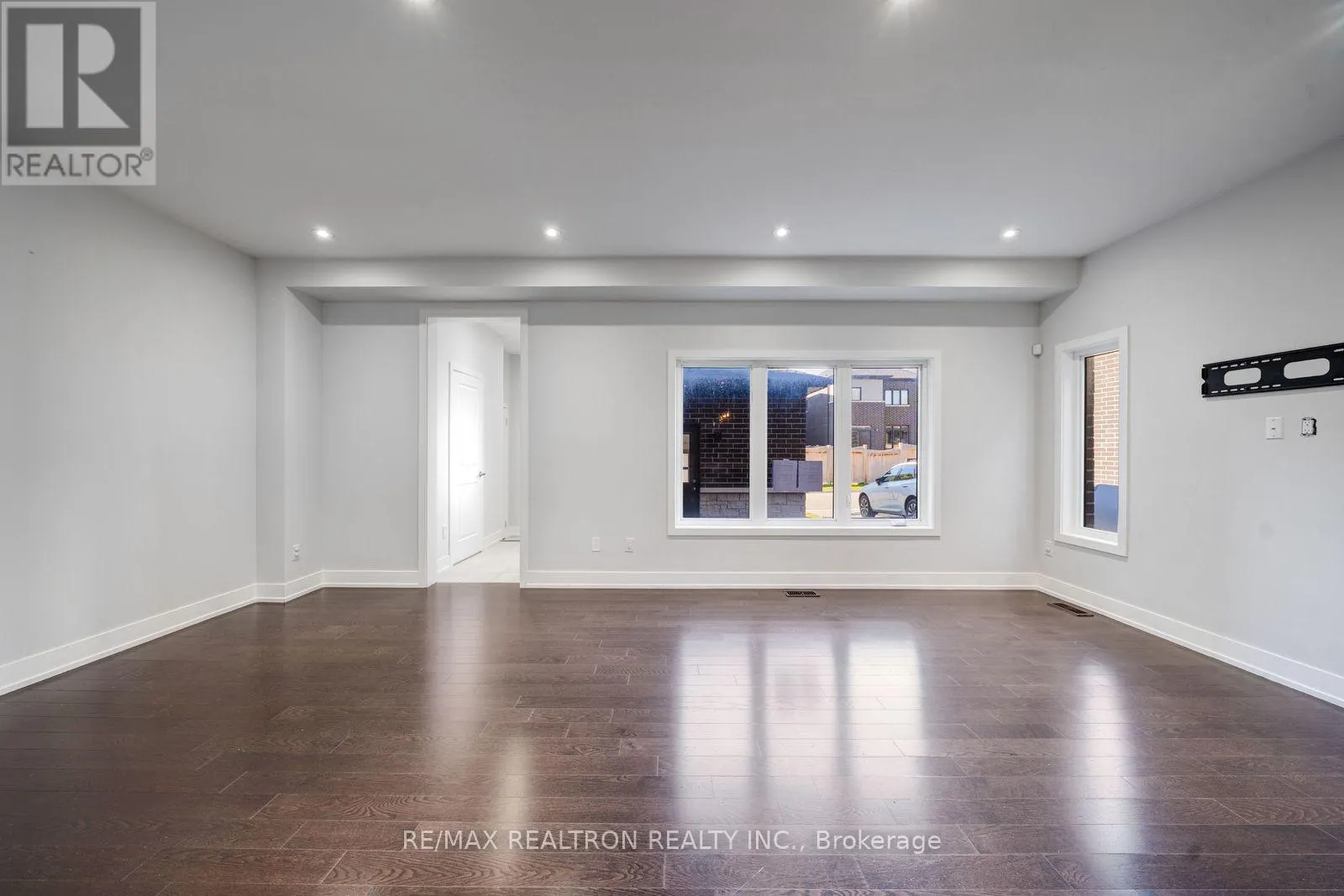208 CORONATION ROAD