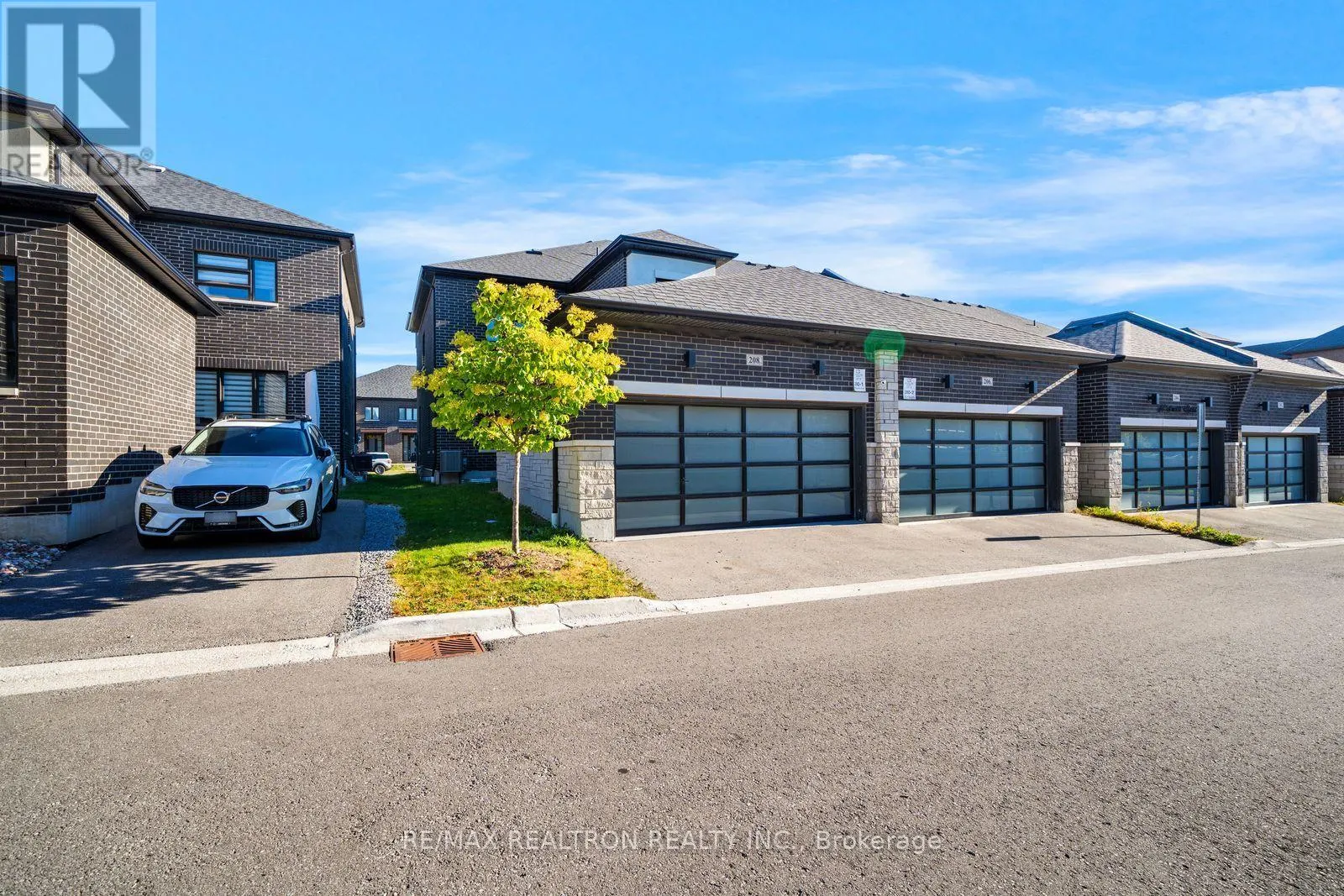 208 CORONATION ROAD