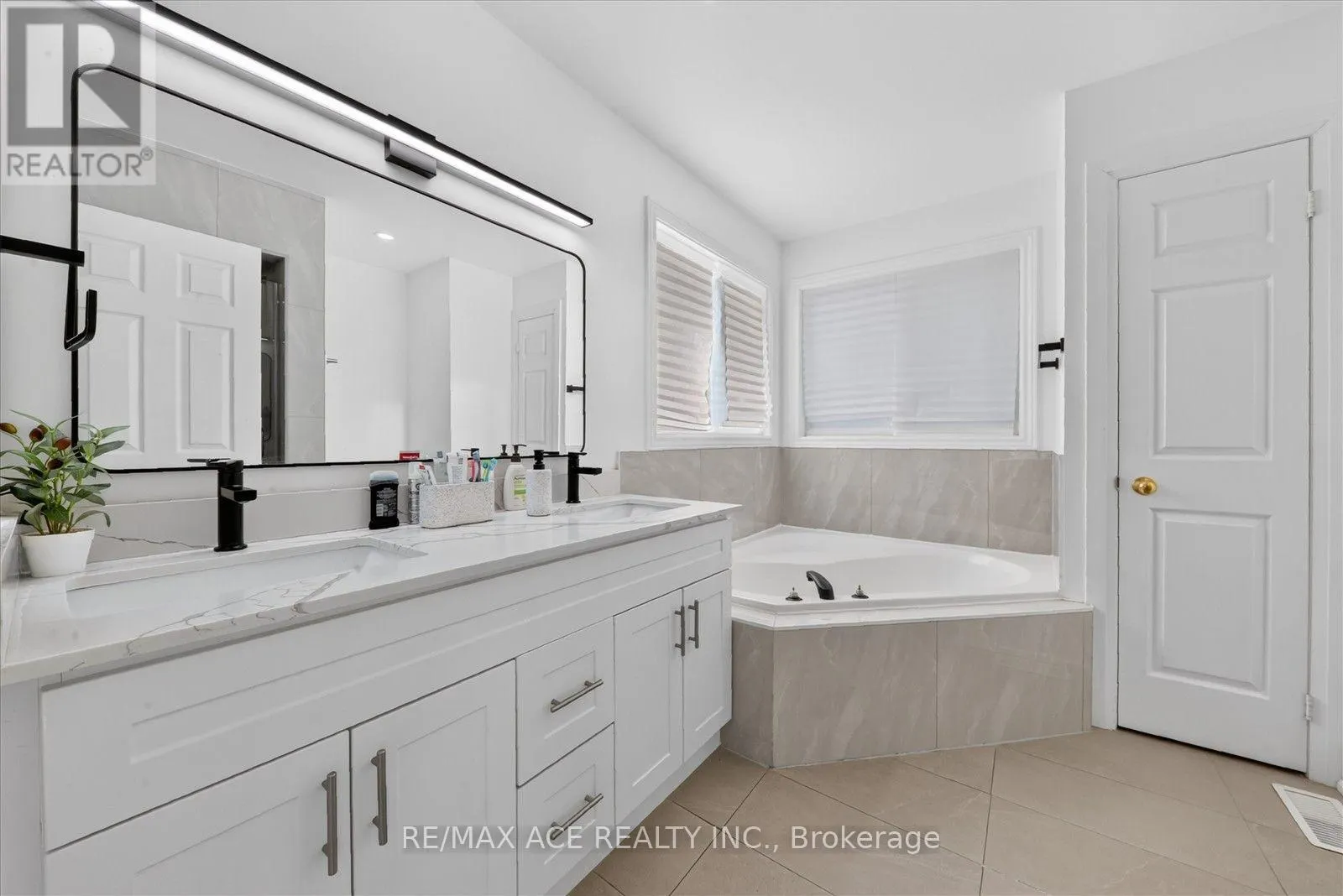 1446 SANDHURST CRESCENT