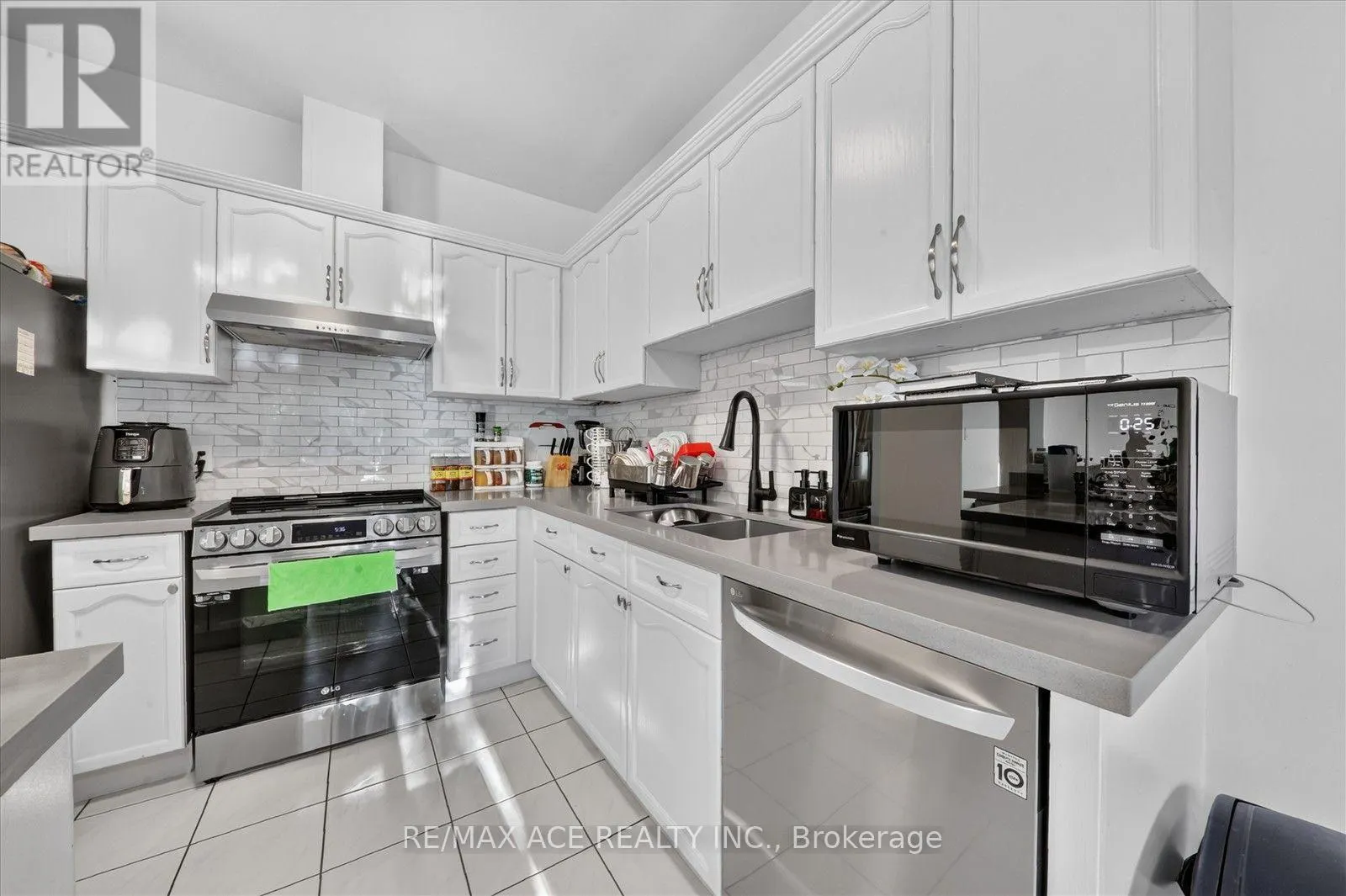 1446 SANDHURST CRESCENT