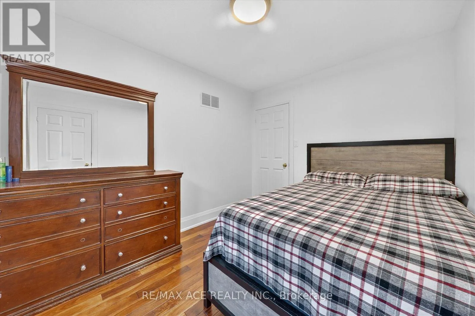 1446 SANDHURST CRESCENT