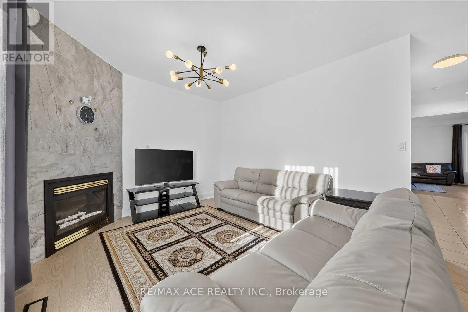 1446 SANDHURST CRESCENT