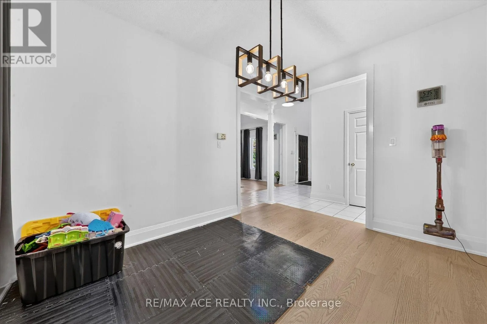 1446 SANDHURST CRESCENT