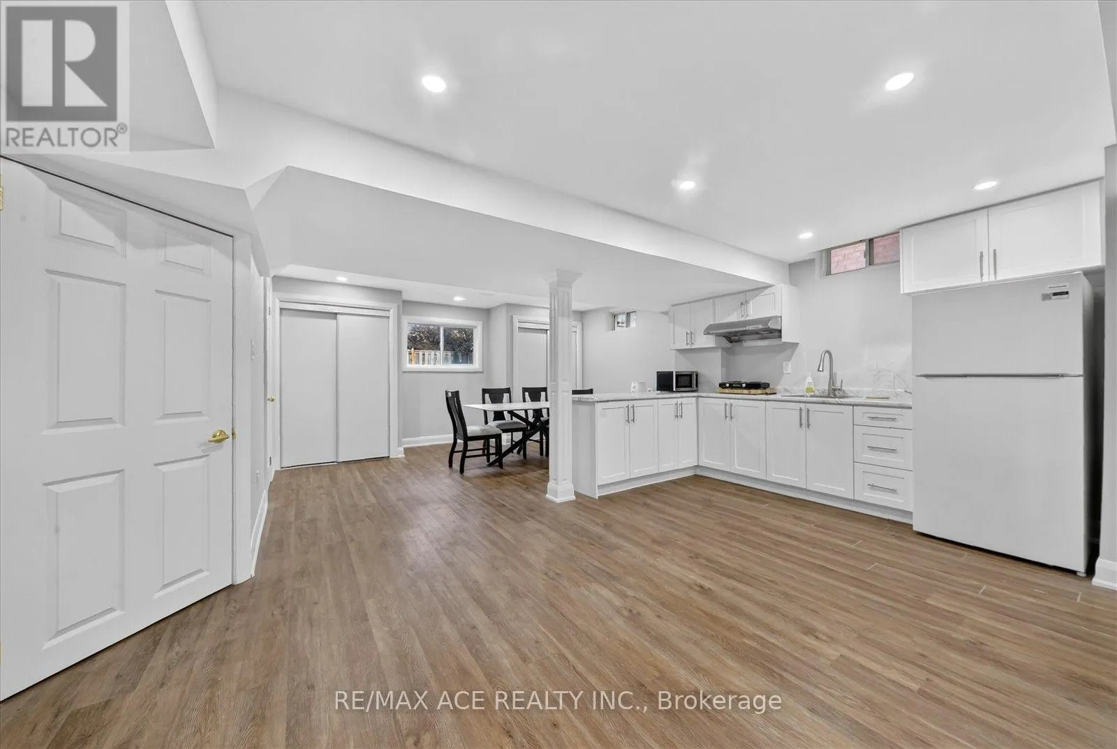 1446 SANDHURST CRESCENT