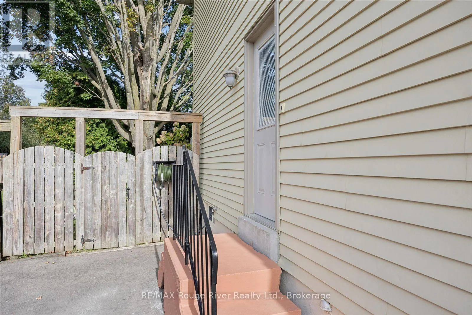 748 HILLCROFT STREET