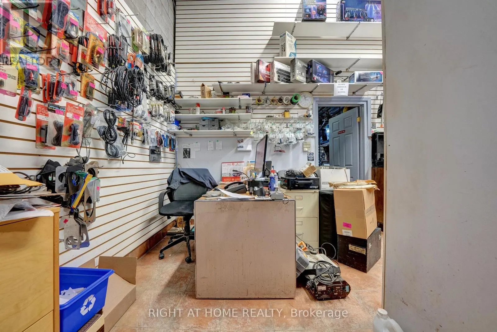 16 - 520 WESTNEY ROAD S
