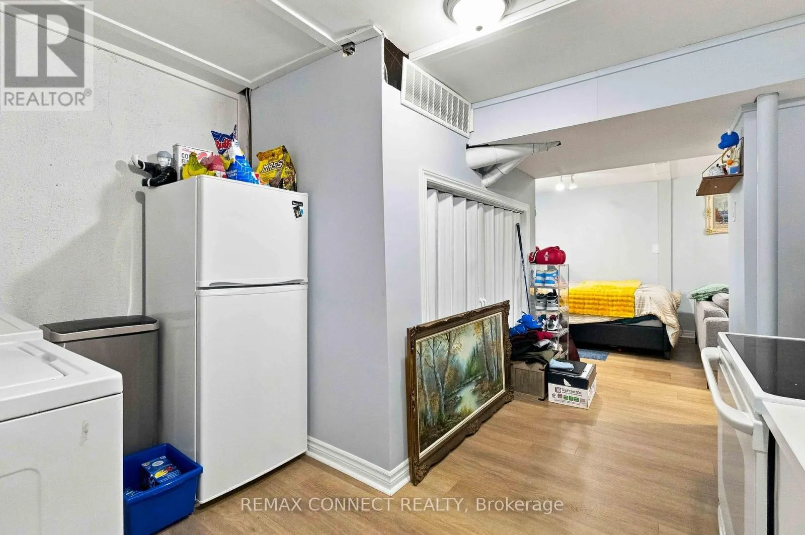 31 ROSER CRESCENT