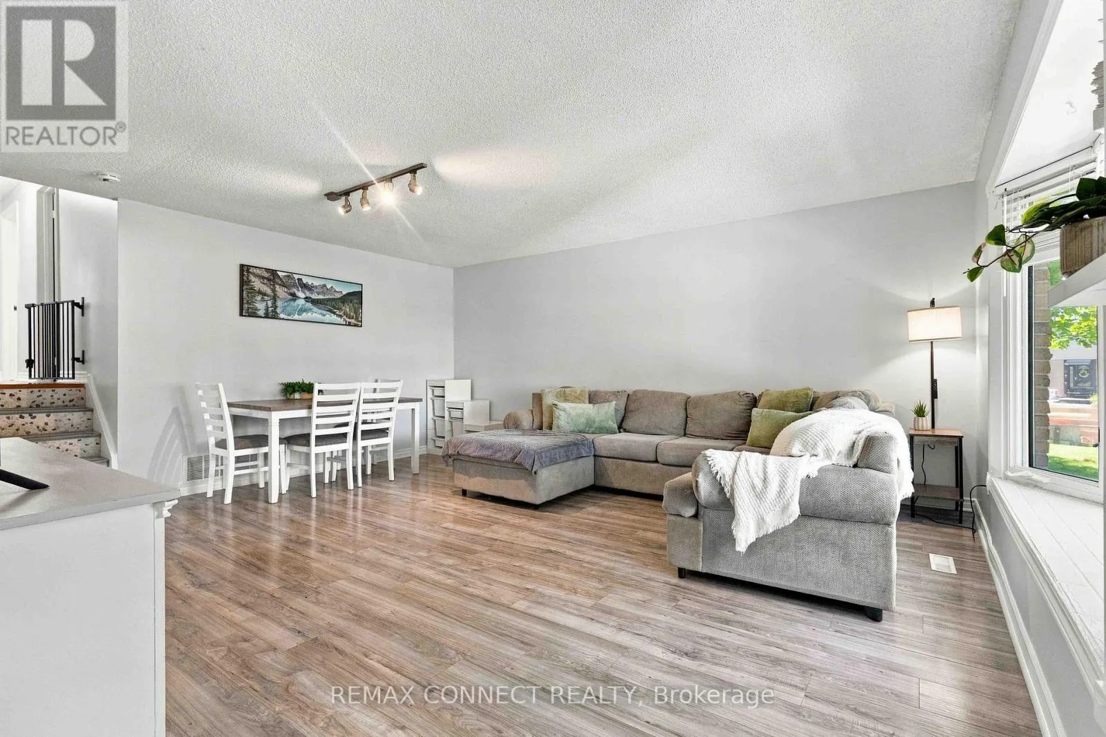 31 ROSER CRESCENT