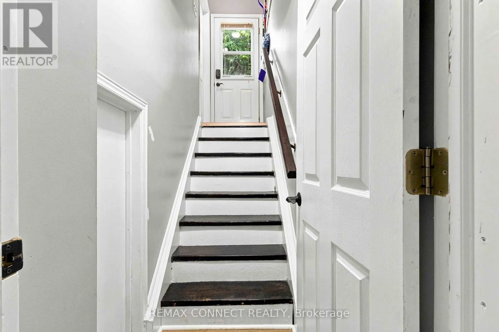 31 ROSER CRESCENT