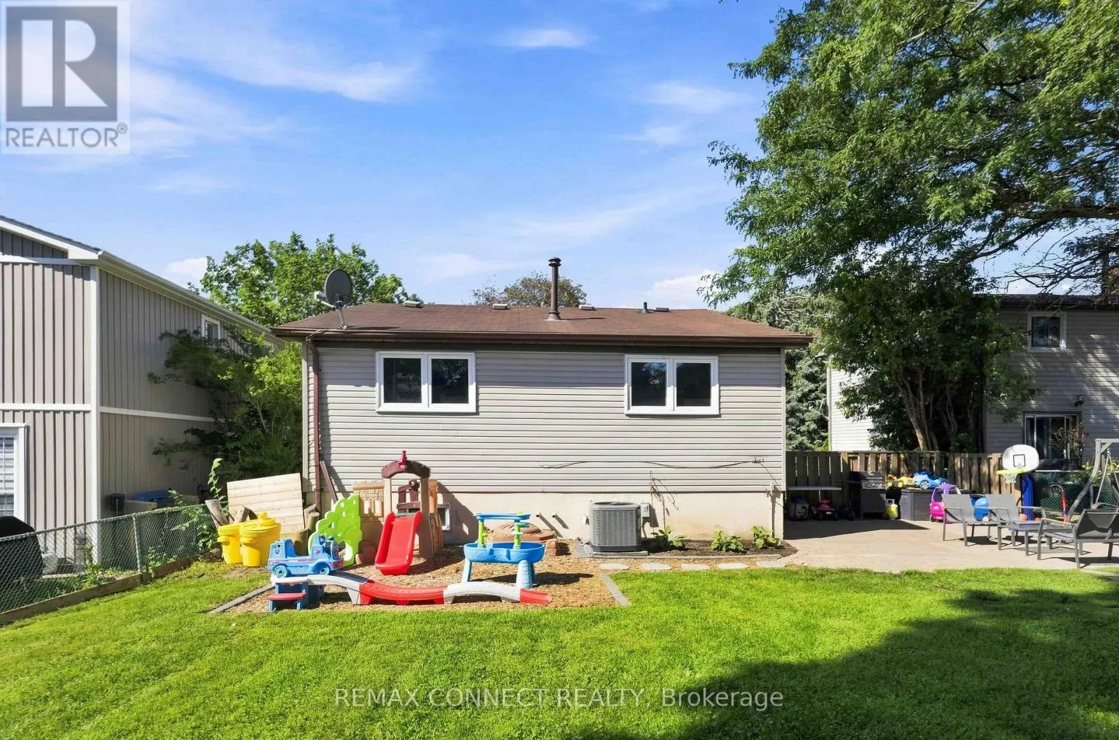 31 ROSER CRESCENT