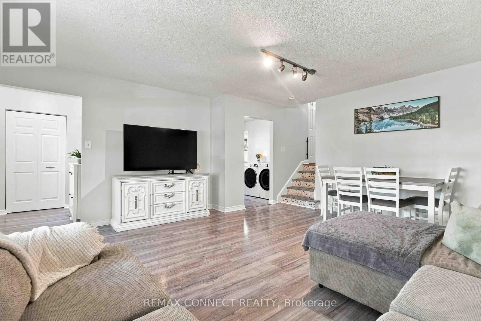 31 ROSER CRESCENT