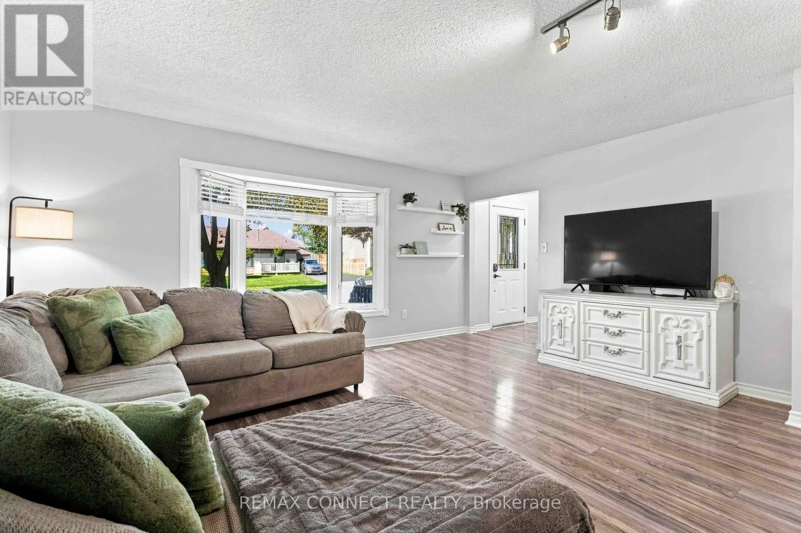 31 ROSER CRESCENT