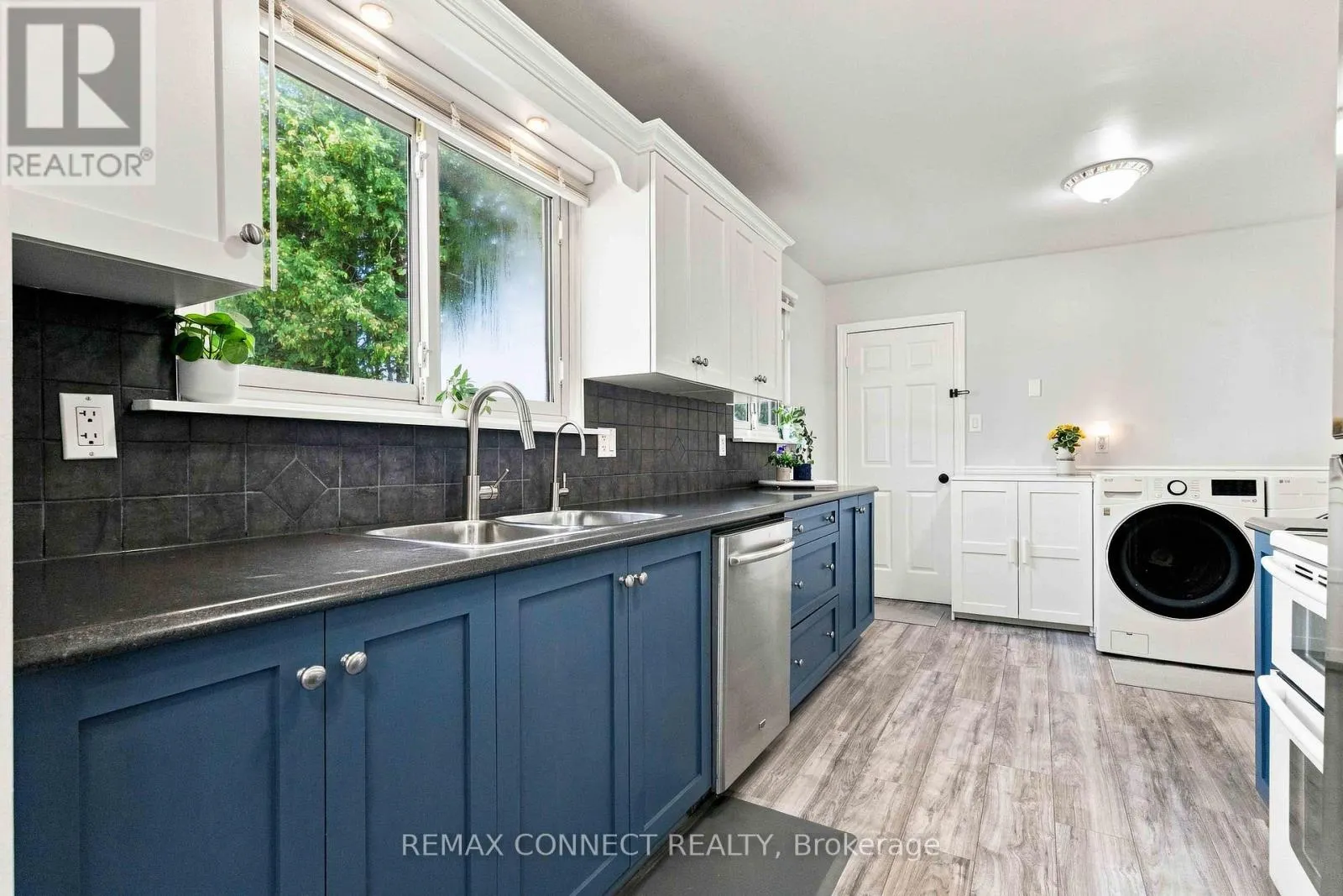 31 ROSER CRESCENT
