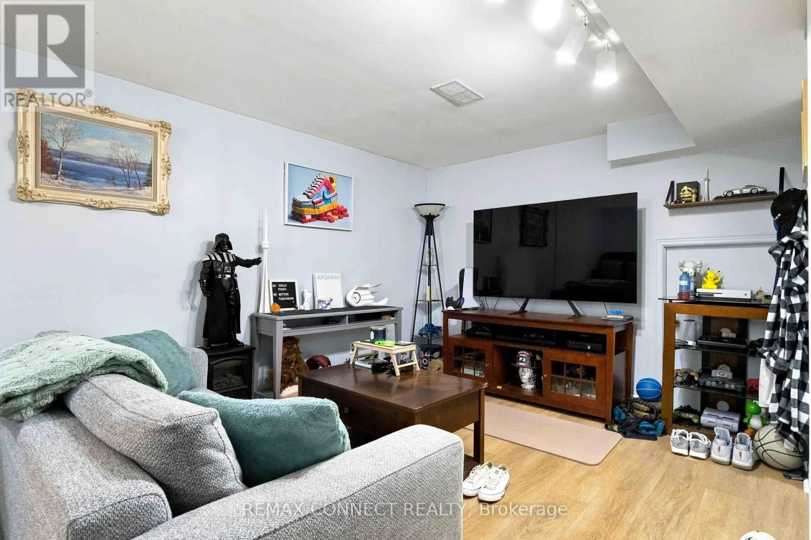 31 ROSER CRESCENT