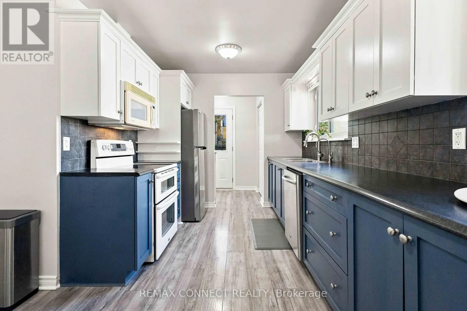 31 ROSER CRESCENT