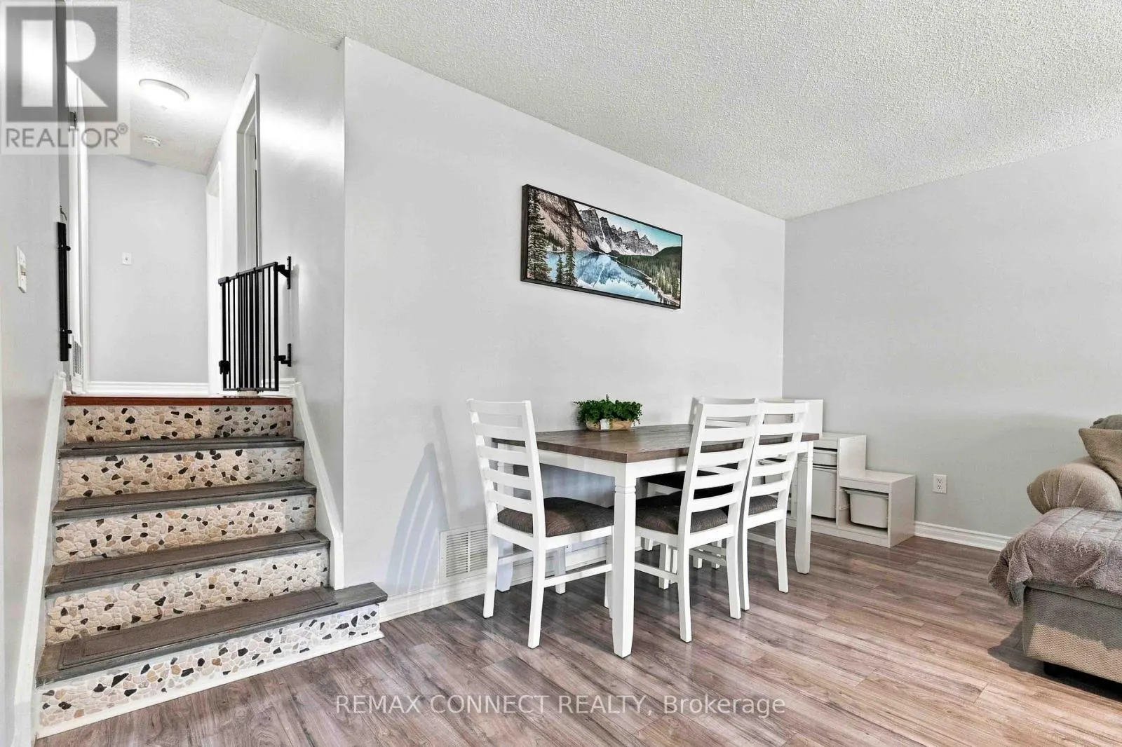 31 ROSER CRESCENT