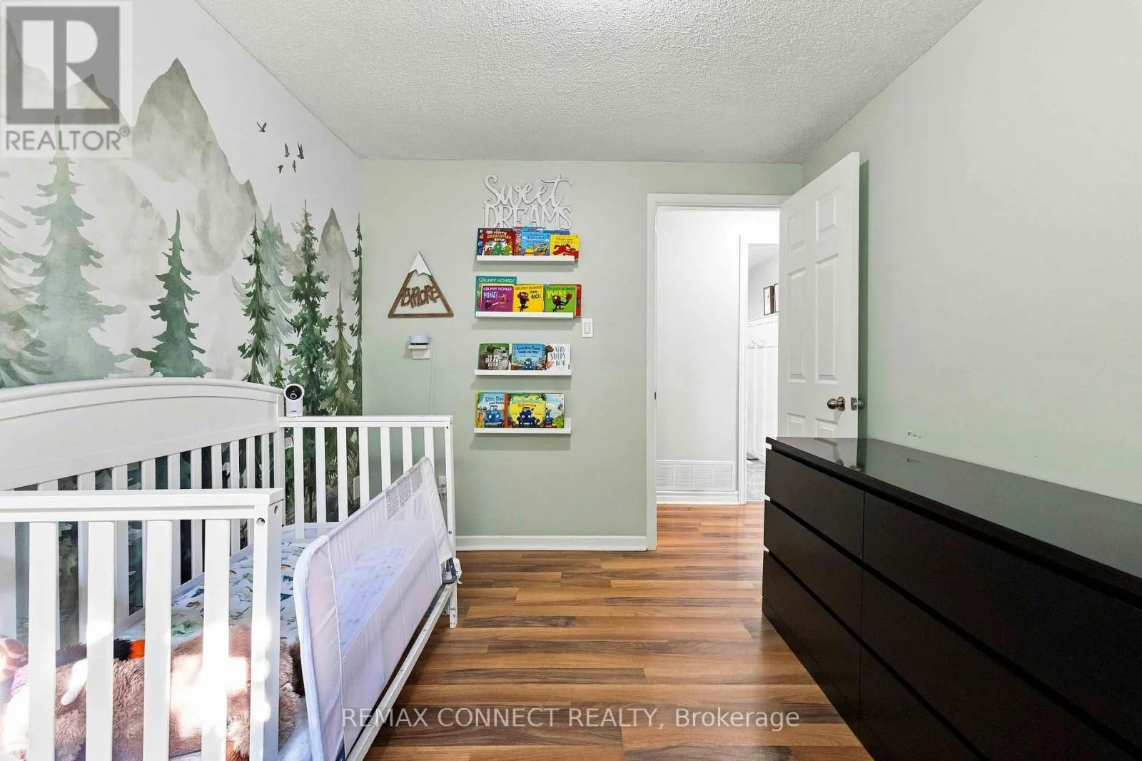 31 ROSER CRESCENT
