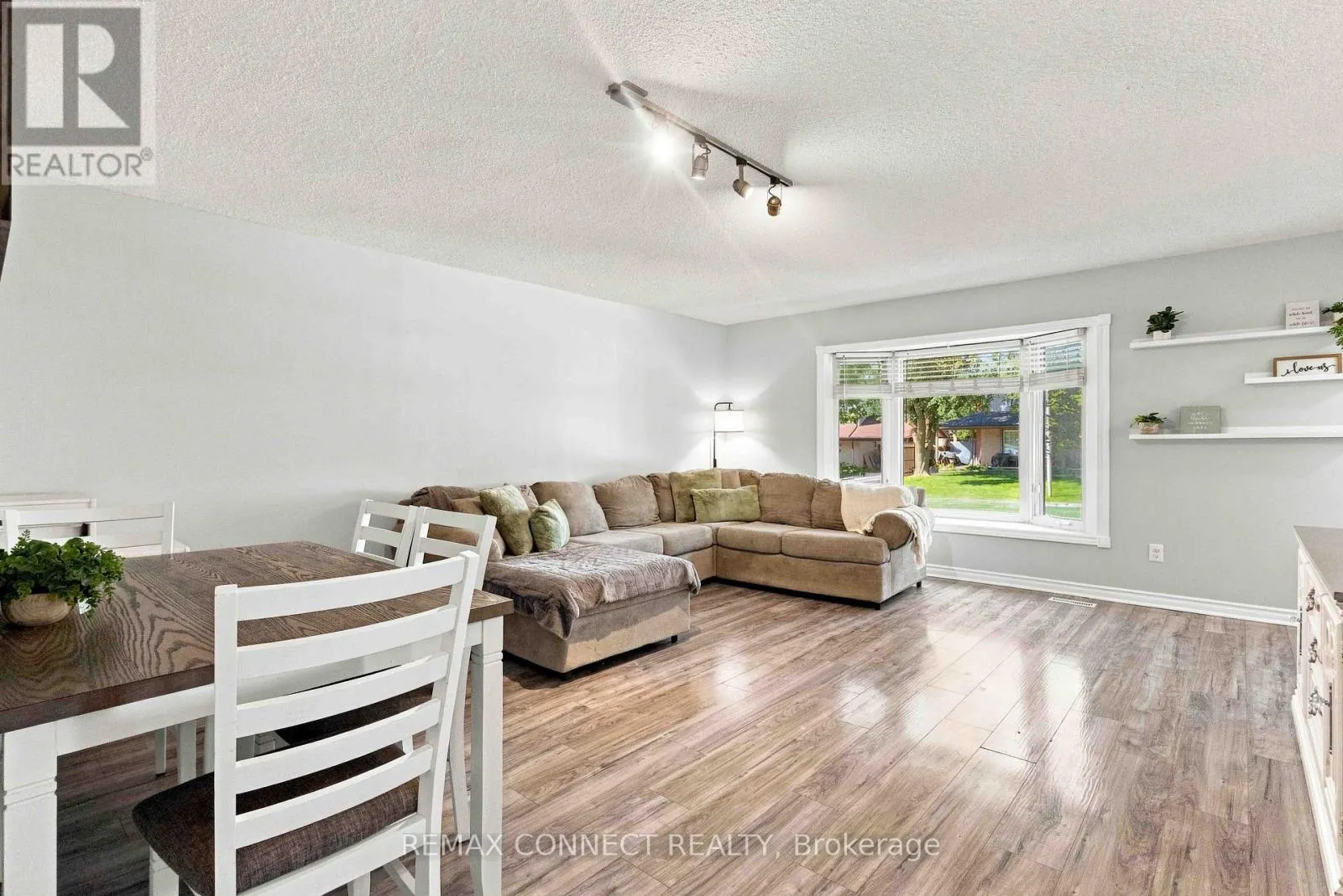 31 ROSER CRESCENT