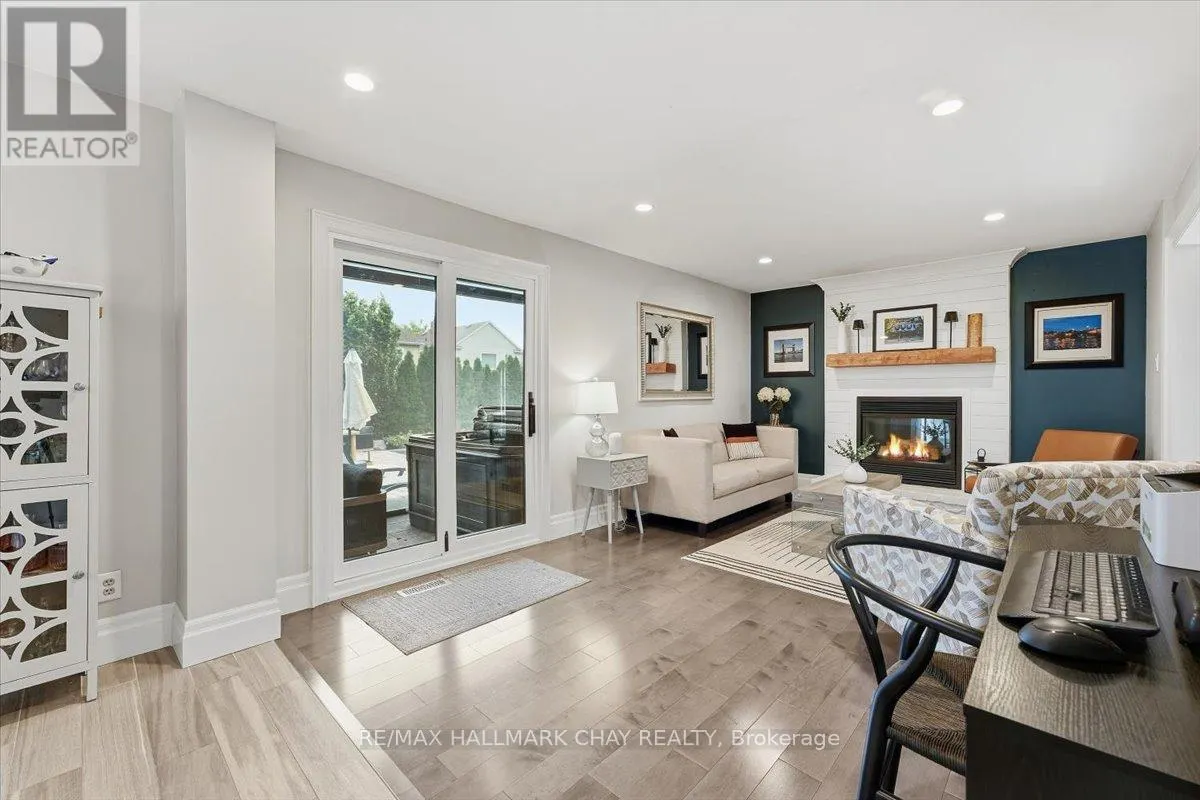 5 DRAPER COURT